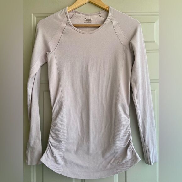 Athleta Speedlight Glow White Long Sleeve Top Size S Sparkly Ruched Sides - Picture 3 of 7